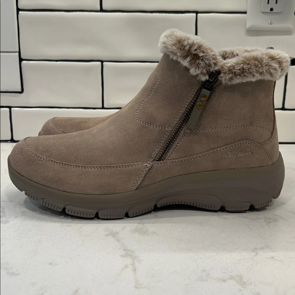 New! Skechers Women's Relaxed Fit: Easy Going - High Zip‎ Boots Size 11